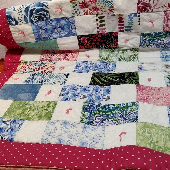 Handmade patchwork tied vintage lap quilt - Picture 4 of 9